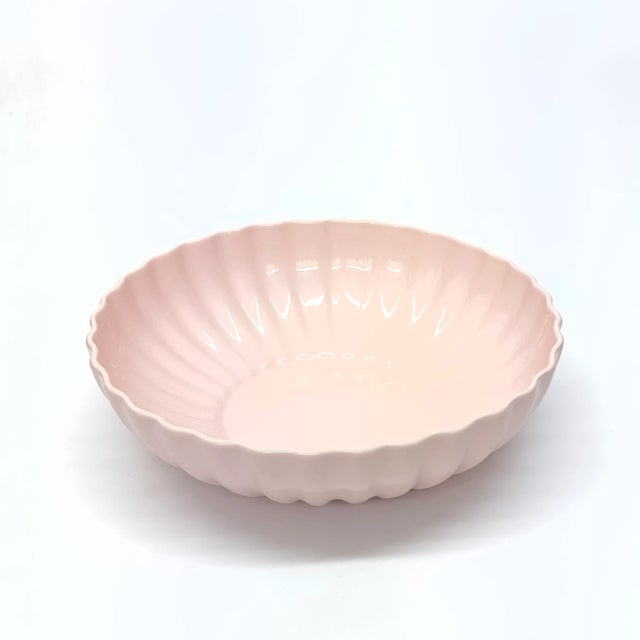 Mid-Century Modern Large Blush-Pink Fluted Ceramic Bowl For Sale - Image 3 of 5