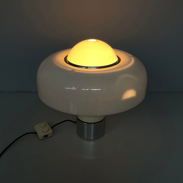 Guzzini Italian Space Age White Metal and Acrylic Glass Brumbury Table Lamp attributed to Luigi Massoni for Guzzini, 1970s For Sale - Image 4 of 17