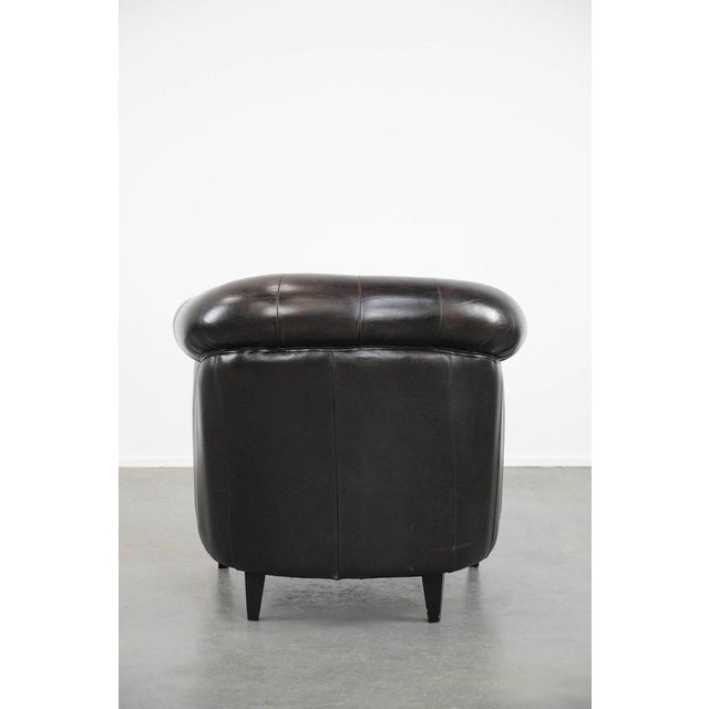 Chesterfield Club Chair in Dark Cowhide Leather For Sale - Image 4 of 14