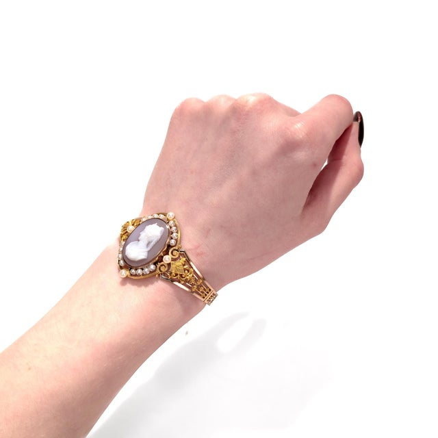 Antique Victorian 18k Gold, Seed Pearl, & Agate Cameo Bracelet For Sale - Image 4 of 14