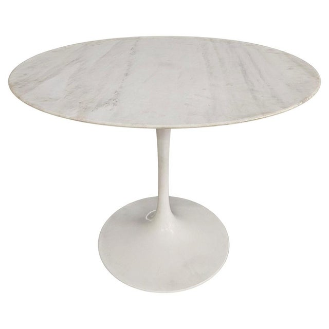 White Dining Table Tulip with Marble Top by Eero Saarinen for Knoll International, 1970s For Sale - Image 8 of 8