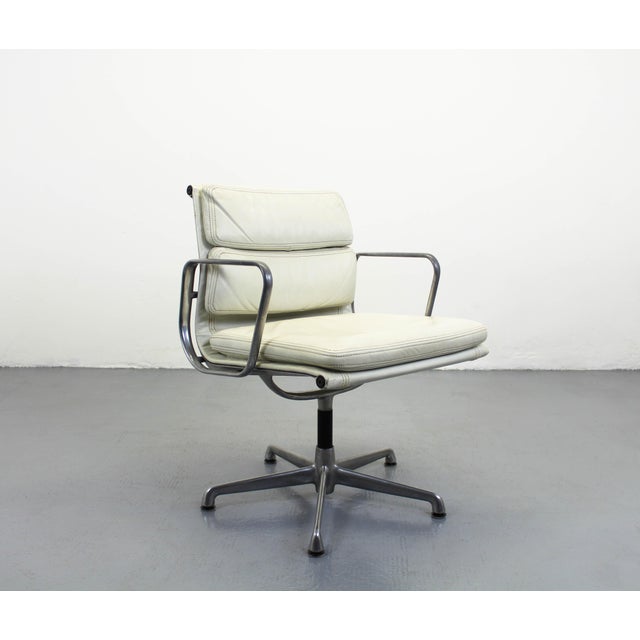 EA217 Office Chair by Charles & Ray Eames, 1980s For Sale - Image 12 of 12