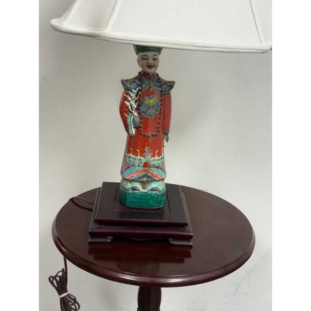 Vintage Chinese Famille Rose Porcelain Court Figure Table Lamp For Sale - Image 4 of 12