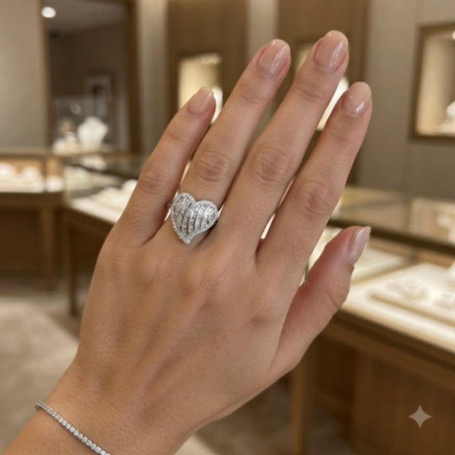 Silver Natural Diamond 0.60cts Ring in 18k Gold, Size 3 For Sale - Image 8 of 8