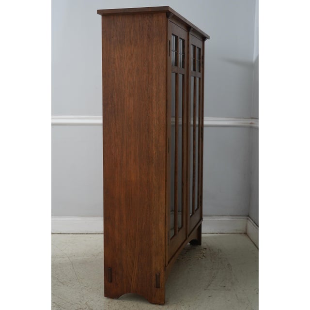 Age: Approx. 20 Years Old Details: #32 Finish Key Locking w. Key Leaded Glass Panels Arts & Crafts Style Adjustable...