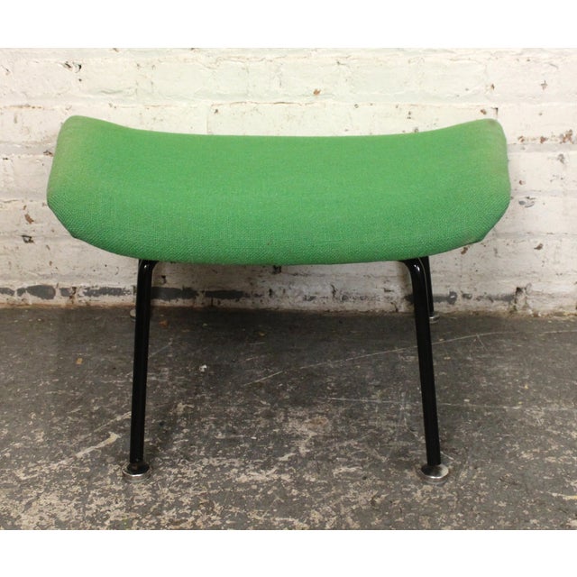Mid 20th Century Green Womb Chair and Ottoman Attributed to Knoll For Sale - Image 11 of 17
