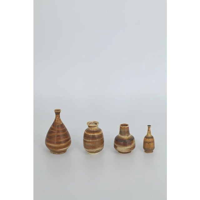 Ceramic Small Mid-Century Scandinavian Modern Honey Stoneware Vases by Gunnar Borg for Höganäs Ceramics, 1960s, Set of 4 For Sale - Image 7 of 9