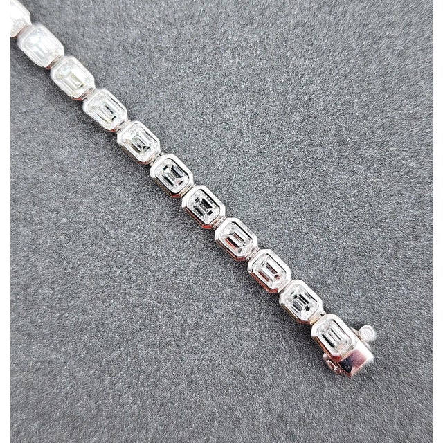 6.38 Ct Emerald Cut East-West Bezel Set Tennis Bracelet For Sale In Chicago - Image 6 of 8