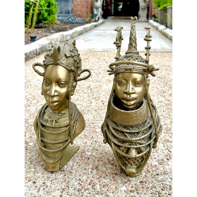 1900 - 1909 1914 Benin Oba and His Queen Cast Bronzes, Nigeria West Africa Bust Pair For Sale - Image 5 of 11