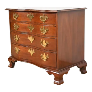 Hickory Chair Georgian Solid Mahogany Serpentine Front Commode or Chest of Drawers
