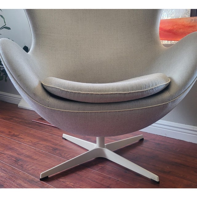 Design Within Reach Fritz Hansen Authentic Arne Jacobsen Egg Chair For Sale - Image 4 of 10