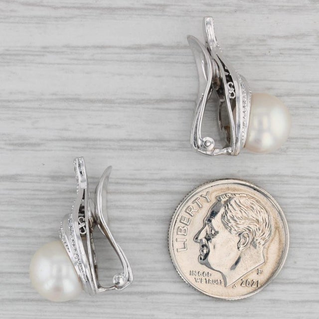 1940s 1940s Pair of Cultured Pearl 0.30ctw Diamond Drop Clip on Earrings 14k Gold Platinum For Sale - Image 5 of 5