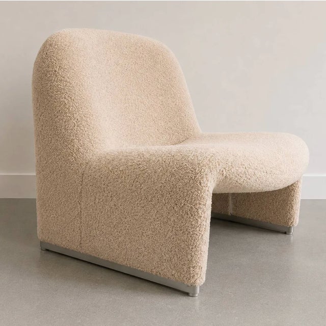 "alky" lounge chair by giancarlo piretti for castelli, 1970s. Reupholstered in beige teddy bear fabric. In perfect...
