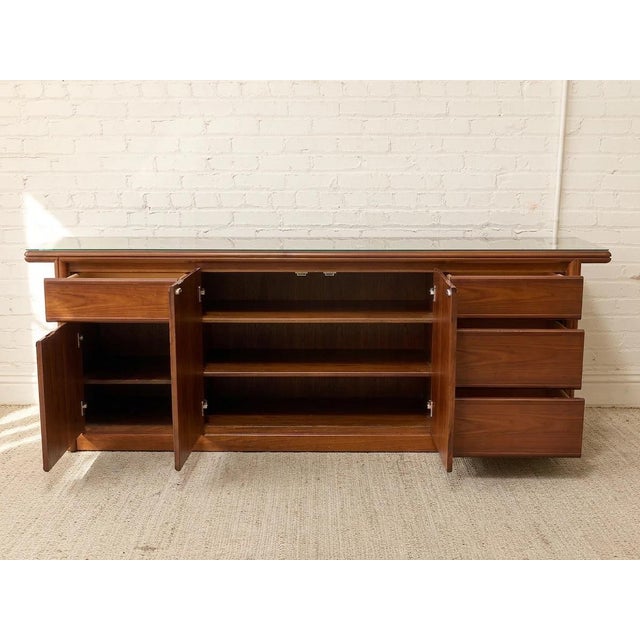Vintage Mid-Century Modern Walnut Credenza With Glass Top For Sale In Los Angeles - Image 6 of 12
