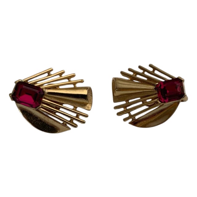 Pair of Vintage Crown Trafari Gold Tone Ruby Crystal Starburst Clip on Earrings For Sale