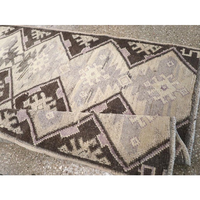 Textile Galerie Shabab Collection Mid-20th Century Turkish Anatolian Rug For Sale - Image 7 of 8