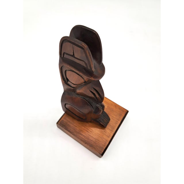 Figurative Vintage Joe Becker 6" Raven Wood Carving Totem Coast Salish Musqueam First Nations British Columbia For Sale - Image 3 of 12