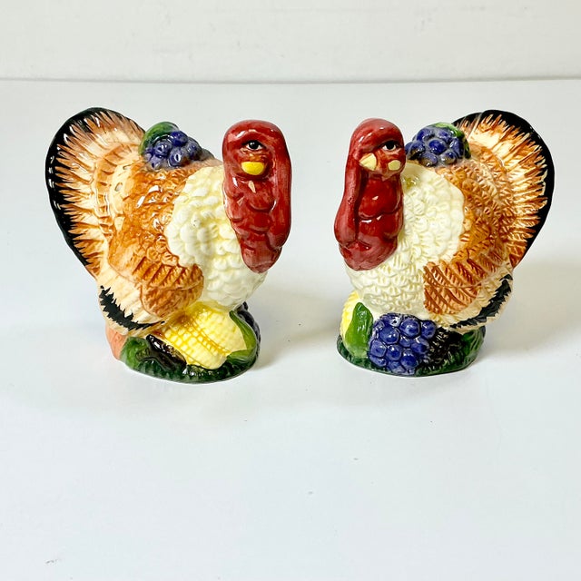 1960s Mid-Century Americana Boho Chic Thanksgiving Colorful Turkey Salt and Pepper Shakers - A Pair For Sale - Image 6 of 11