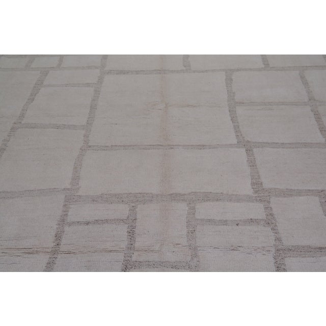 Moroccan Hand Knotted Wool Rug, 10'3''x14'1'' For Sale In New York - Image 6 of 6