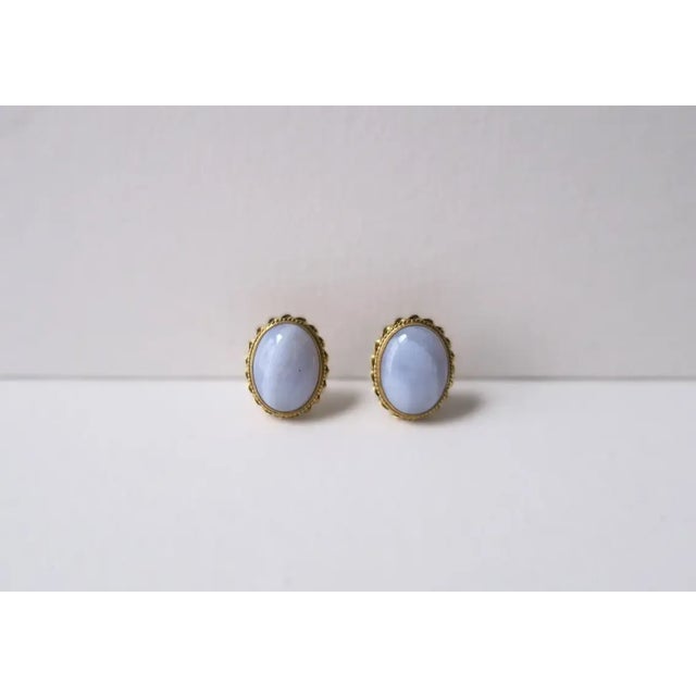 Traditional Chalcedony Quartz and 14-Karat Gold Earrings, Pair For Sale - Image 3 of 12