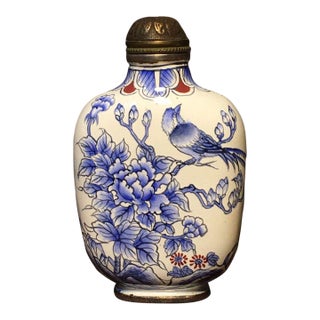 Vintage Painted Enamel on Copper Snuff Bottle – Blue & White Bird & Peony Motif For Sale