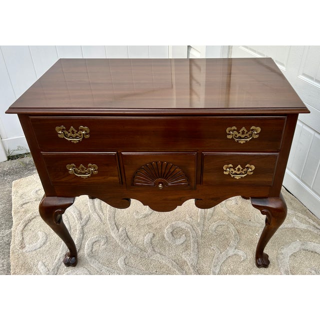 Vtg. Ethan Allen Queen Anne Style Mahogany Four Drawer Lowboy For Sale - Image 11 of 15