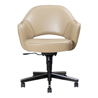 Saarinen Executive Arm Chair in Taupe Leather Swivel Base by Eero Saarinen for Knoll For Sale