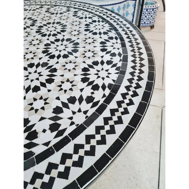 Farmhouse Aisha' Handmade Black & White Kitchen Center Decor Table with Mosaic Artwork For Sale - Image 3 of 5