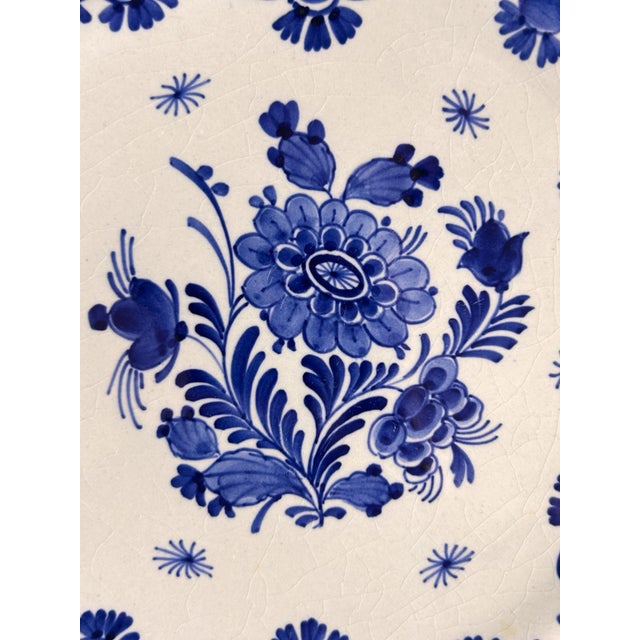 Vintage Hand-Painted Vredesjaar Plates from Royal Delft, 1920, Set of 2 For Sale - Image 12 of 18