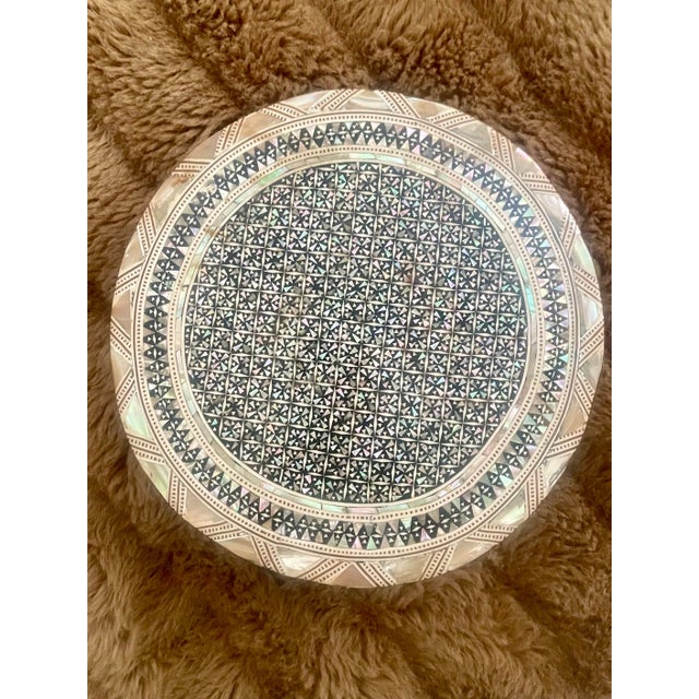 Moroccan Mid 20th Century Mother of Pearl Inlaid Round Box For Sale - Image 3 of 10
