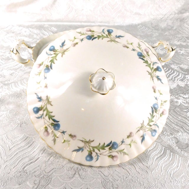 Traditional 1980s Royal Albert Round Covered Vegetable Bowl in Brigadoon For Sale - Image 3 of 7