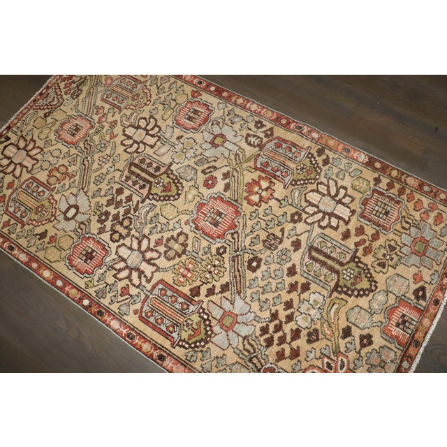 Bakhtiari Floral Scatter Size Rug no. j5258 For Sale - Image 4 of 6