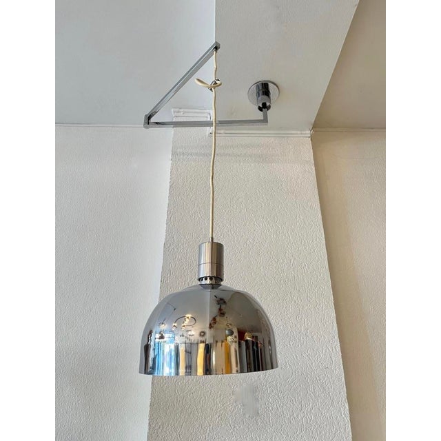 Ceiling light with a two-part pivoting articulated arm, capable of covering a large area of ​​approximately 2 meters in...