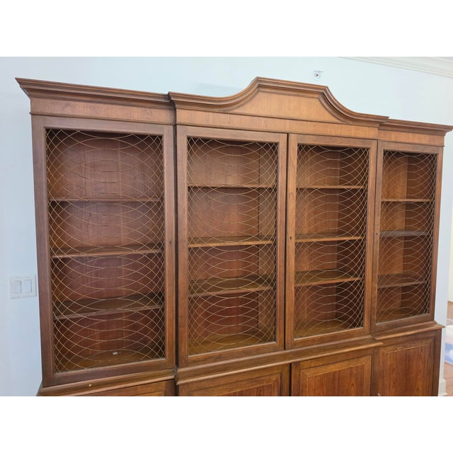 1900-1909 Georgian Style Mahogany Breakfront - Display Hutch For Sale In Cleveland - Image 6 of 11