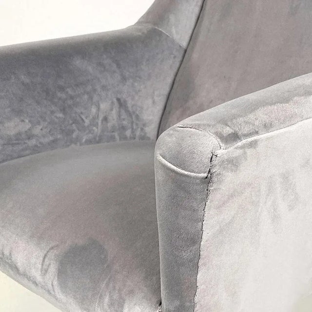 Italian Modern Armchair in Light Gray Velvet with Black Metal Legs, 1960s For Sale - Image 4 of 10