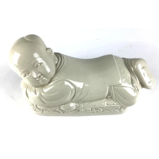 Perfect gift for the lover of history. This Mao pillow is heavily detailed and will look great on the fireplace mantel or...