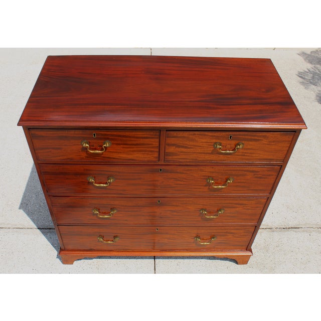 Wood Antique English Georgian Mahogany 5-Drawer Chest – Dovetail Joinery, Brass Bail Pulls, Traditional Dresser For Sale - Image 7 of 18