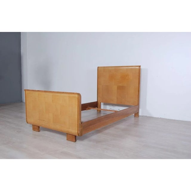 Single bed structure in solid wood with briarwood of various essences, predisposed to use with a supporting net, usable...