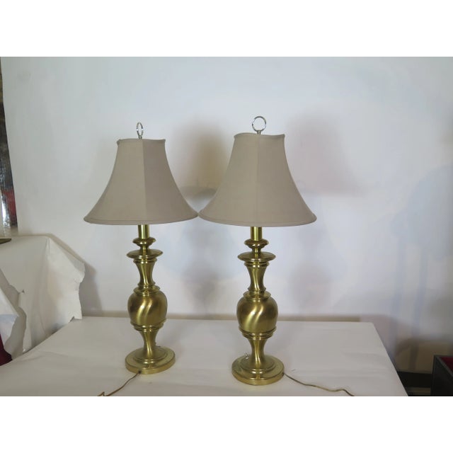 1960s American Classical Brass Lamps With Shades - a Pair For Sale In Boise - Image 6 of 6