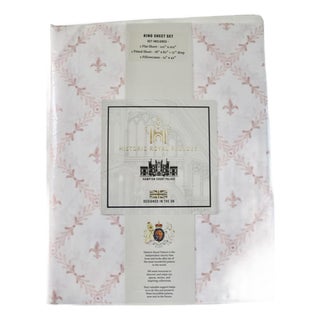 Historic Royal Palaces Hampton Court Palace Pink Fleur De Lis King. Sheet Set For Sale
