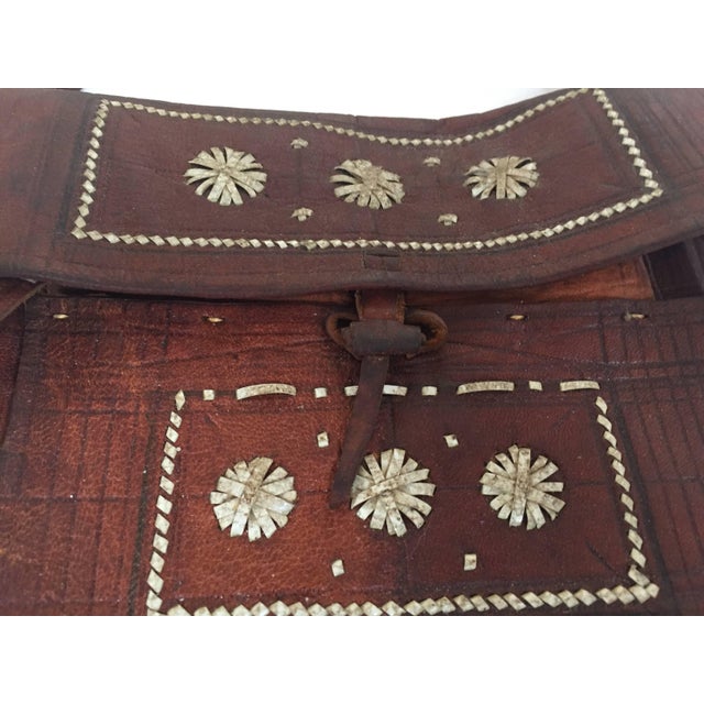 Moroccan Leather African Tuareg Crossbody Bag with Fringes 1970 For Sale In Palm Springs - Image 6 of 8