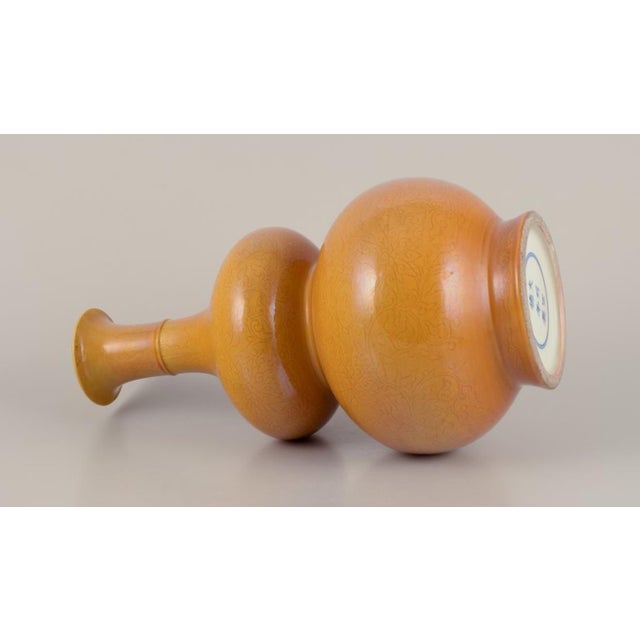 Ceramic Chinese Double Gourd-Shaped Vase in Ochre Yellow Glazed Porcelain For Sale - Image 7 of 10
