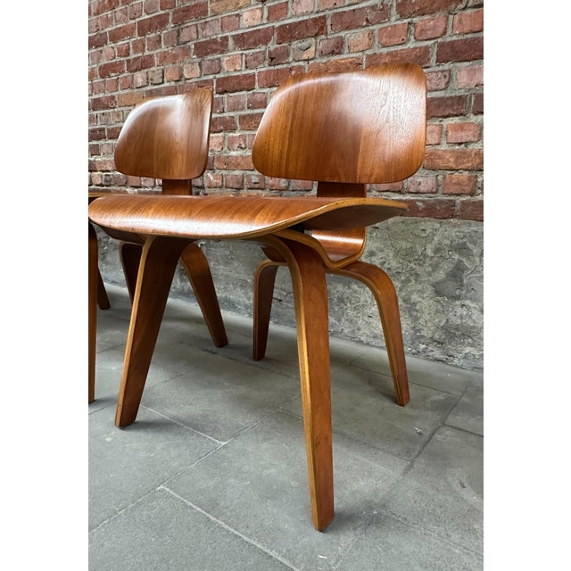 DCW Dining Chairs in Walnut attributed to Charles & Ray Eames for Herman Miller, 1950s, Set of 4 For Sale - Image 6 of 18