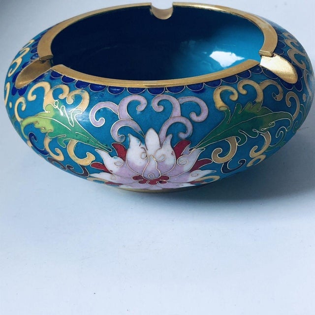 Vintage Chinese Cloisonné Ashtray | Turquoise Ground Lotus Motif With Gilt Rim For Sale - Image 4 of 7
