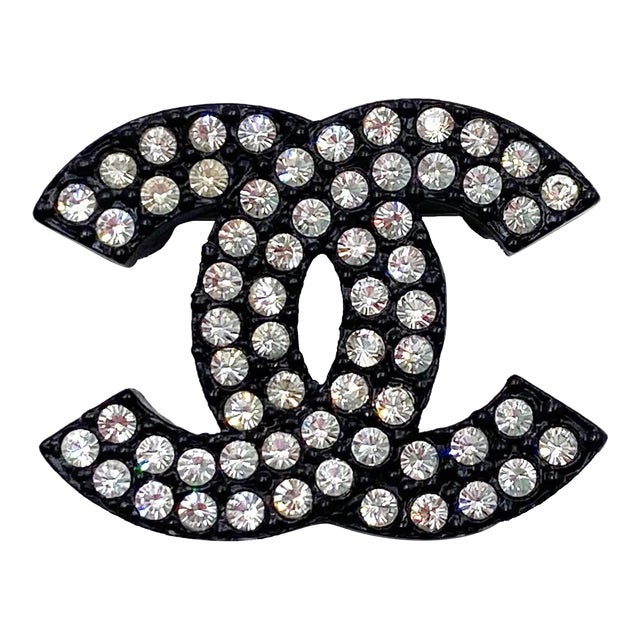 Chanel Vintage Black CC Crystal Small Brooch For Sale