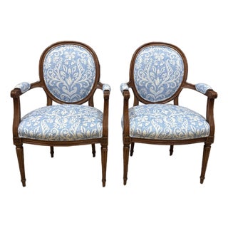 Pair of Louis XVI Style Fauteuils Carved Walnut Arm Chairs Blue White Damask Floral For Sale