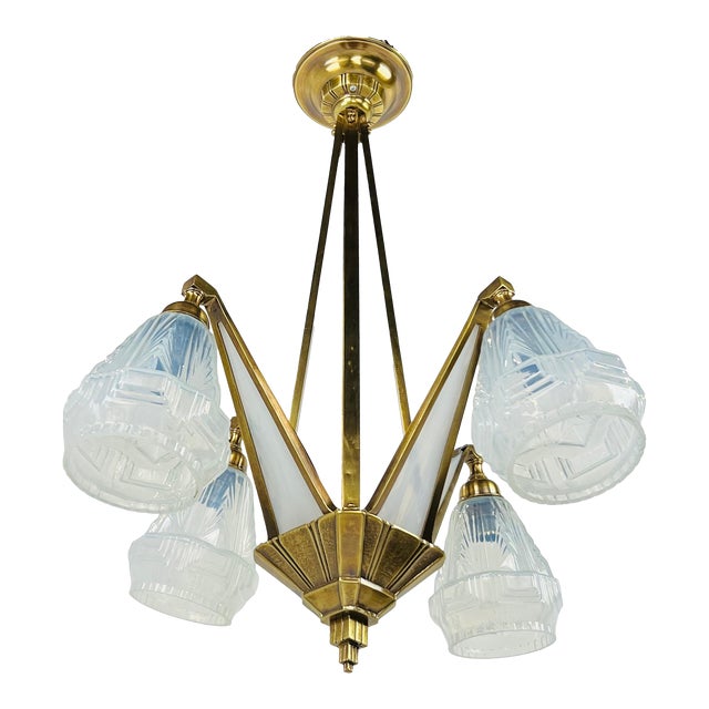 1930s French Art Deco Milk Glass Chandelier For Sale