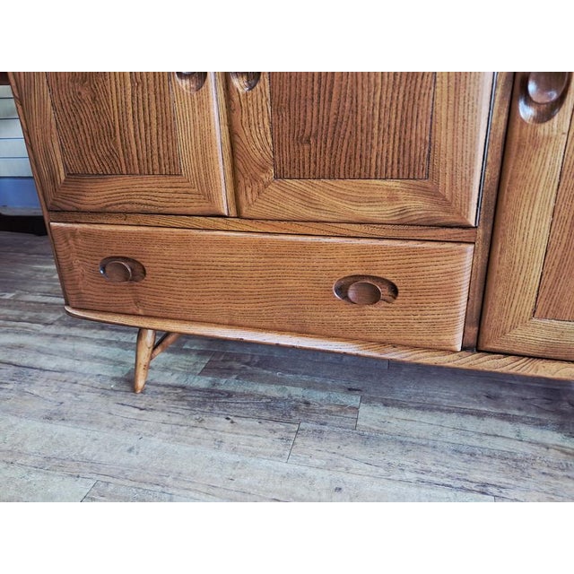 Mid-Century Modern Sideboard in Elm by Lucian Ercolani for Ercol, 1960s For Sale - Image 13 of 18