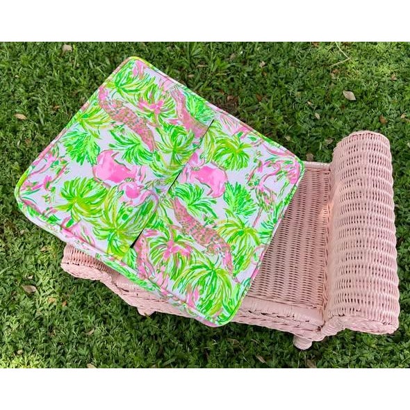 1970s Hollywood Regency Pink Wicker Vanity Stool & Matching Pillow Set – Tailored Lilly Pulitzer "On Parade" Cushion For Sale - Image 9 of 12