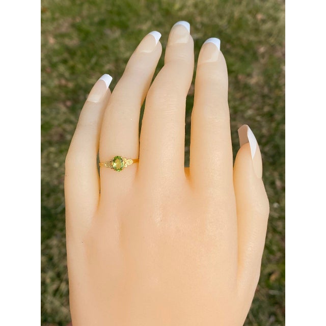 The Hove: Peridot Ring in Yellow Gold with Patterned Shank For Sale - Image 10 of 11